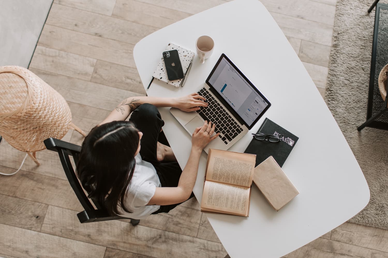 5 consejos para adaptar tu vivienda turística a viajeros de negocios. Concepto de Bleisure.