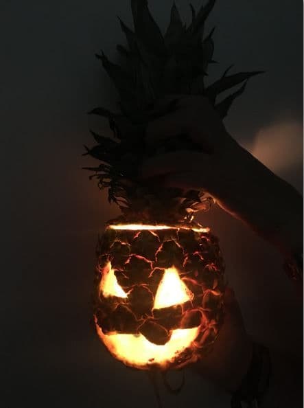 Este Halloween cambia las calabazas por las piñas