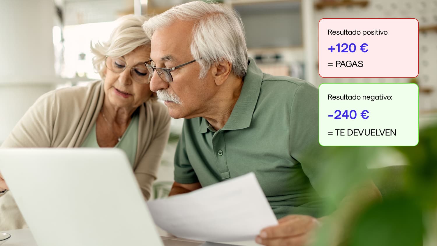 Pareja revisando la documentación para hacer la declaración de la renta con ejemplos de resultados positivos y negativos.