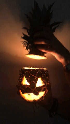 Este Halloween cambia las calabazas por las piñas
