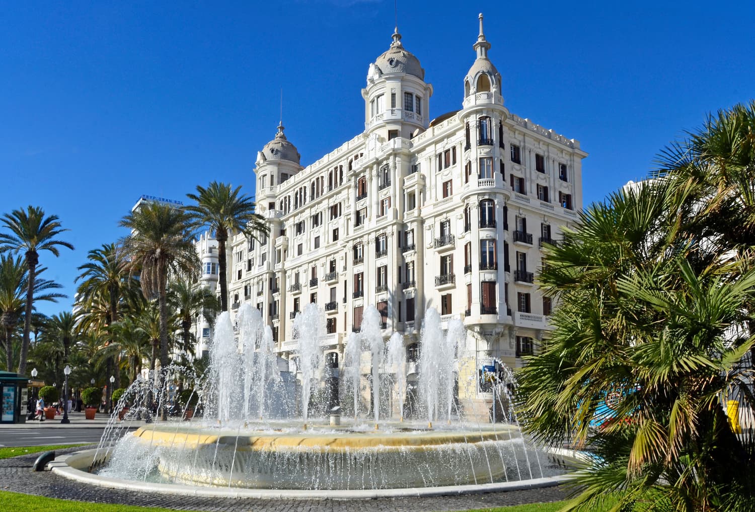 https://storage.googleapis.com/weguest-strapi-uploads/alicante2_2c4340729d/alicante2_2c4340729d.jpg
