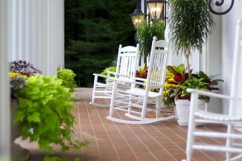 Patios y terrazas para el verano. Cómo decorarlas