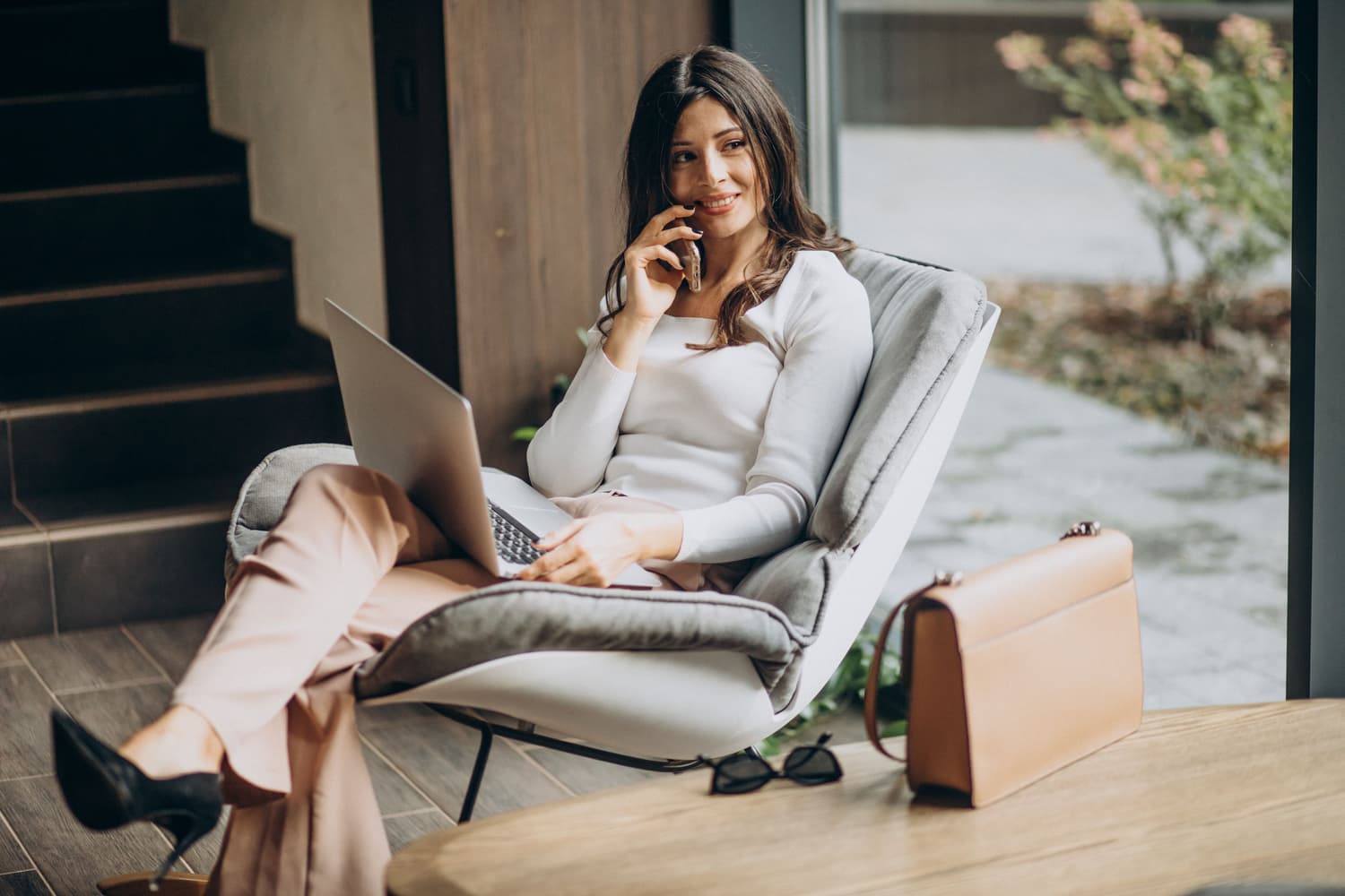 ¿Cómo atraer y retener a clientes corporativos? Guía B2B para gestores y propietarios