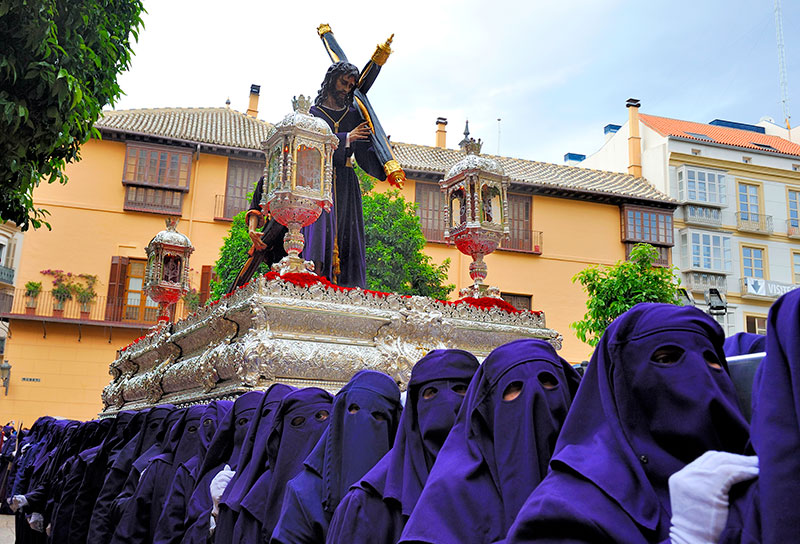 La Semana Santa, turismo religioso y la reserva de alojamientos turísticos